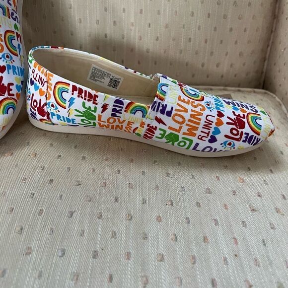 TOMS Belmont white multi unity print slip ons sneakers size 9M  pride r… - Picture 3 of 7